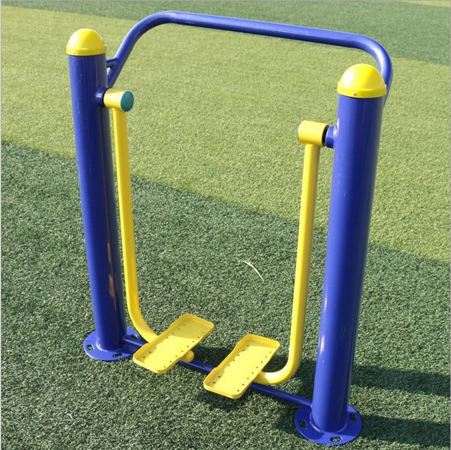 室外健身新风尚 漫步太空，健康同行